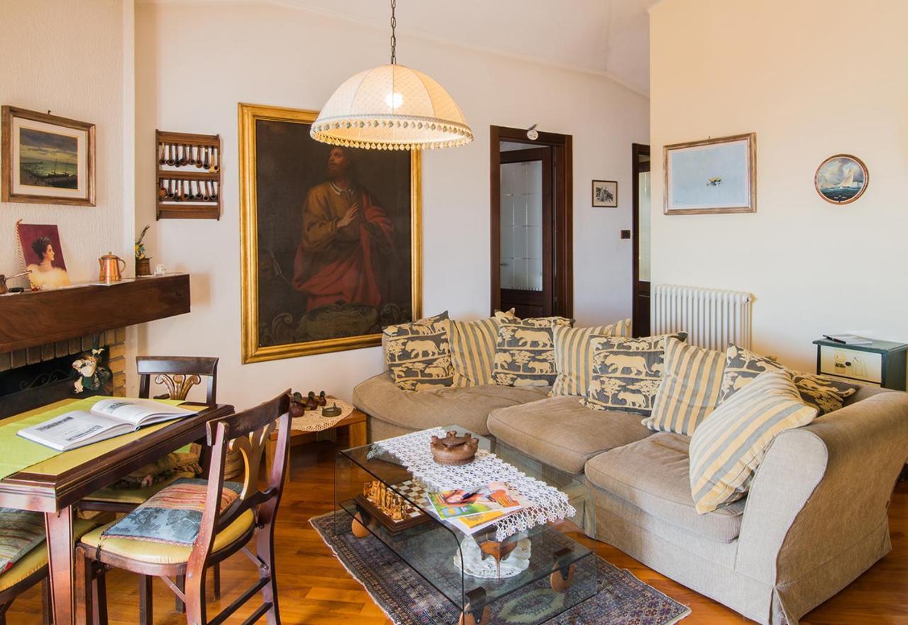 La Mansarda Delle Meraviglie B&B Superior Trieste Bagian luar foto