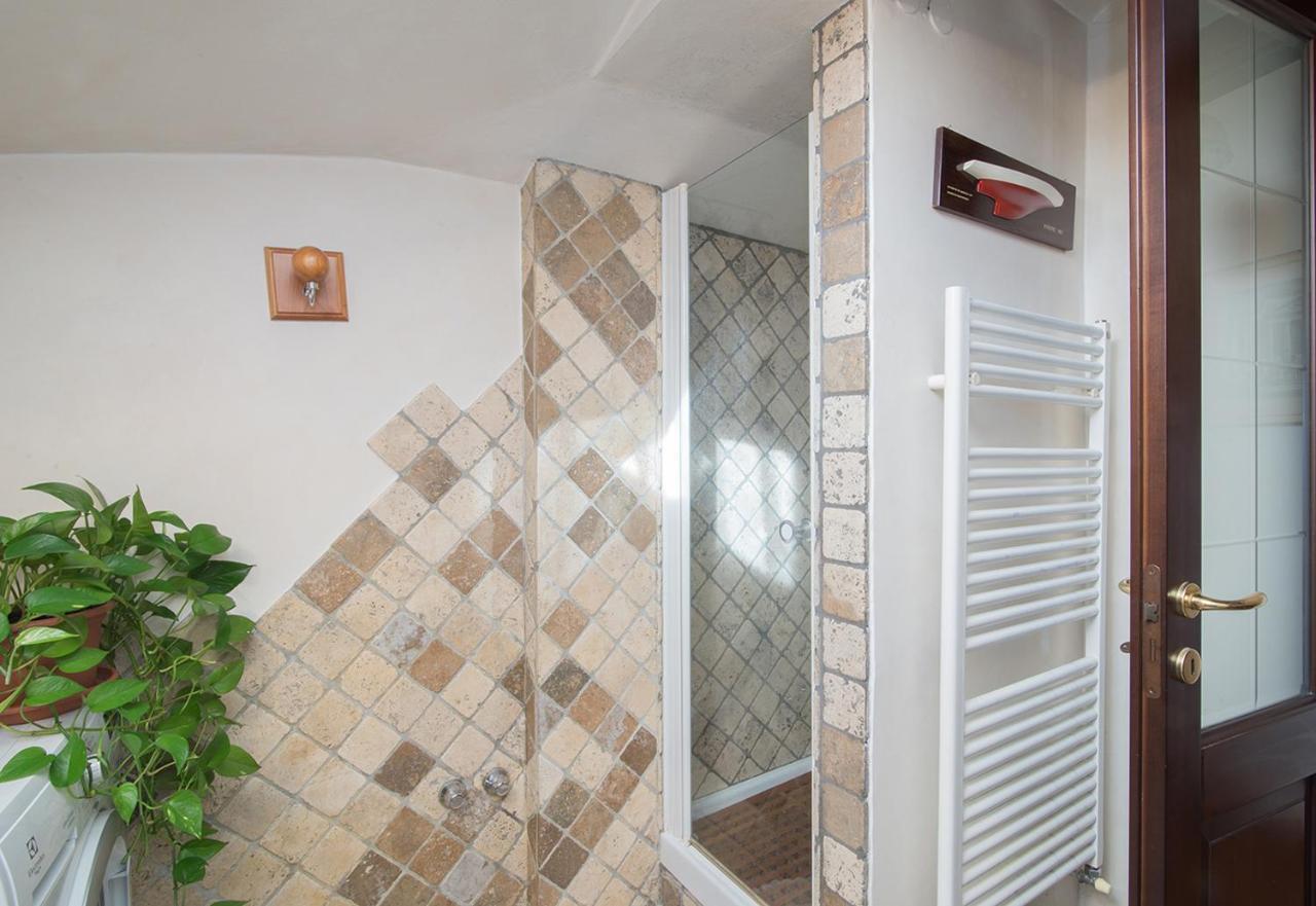 La Mansarda Delle Meraviglie B&B Superior Trieste Bagian luar foto