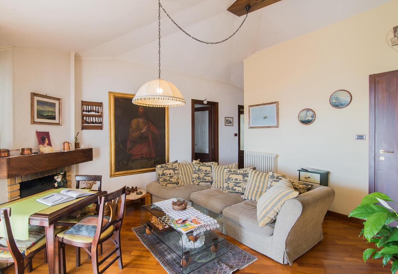La Mansarda Delle Meraviglie B&B Superior Trieste Bagian luar foto