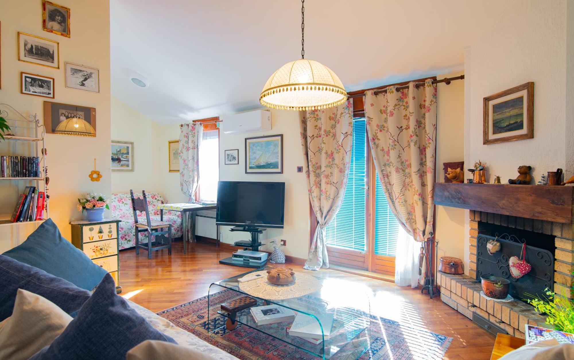 La Mansarda Delle Meraviglie B&B Superior Trieste Bagian luar foto